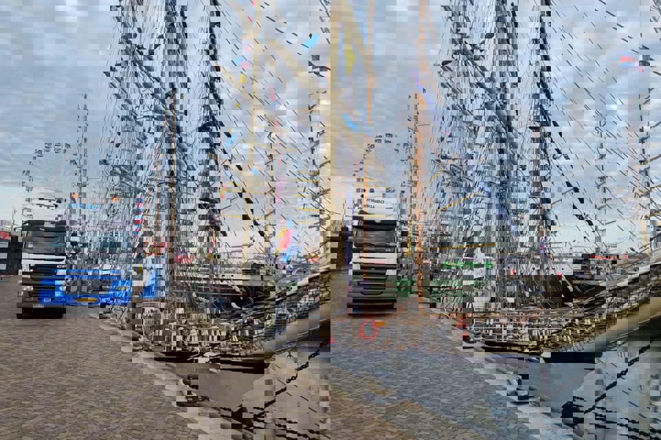 591F8983 7144 4A09 8866 67886409Fb42